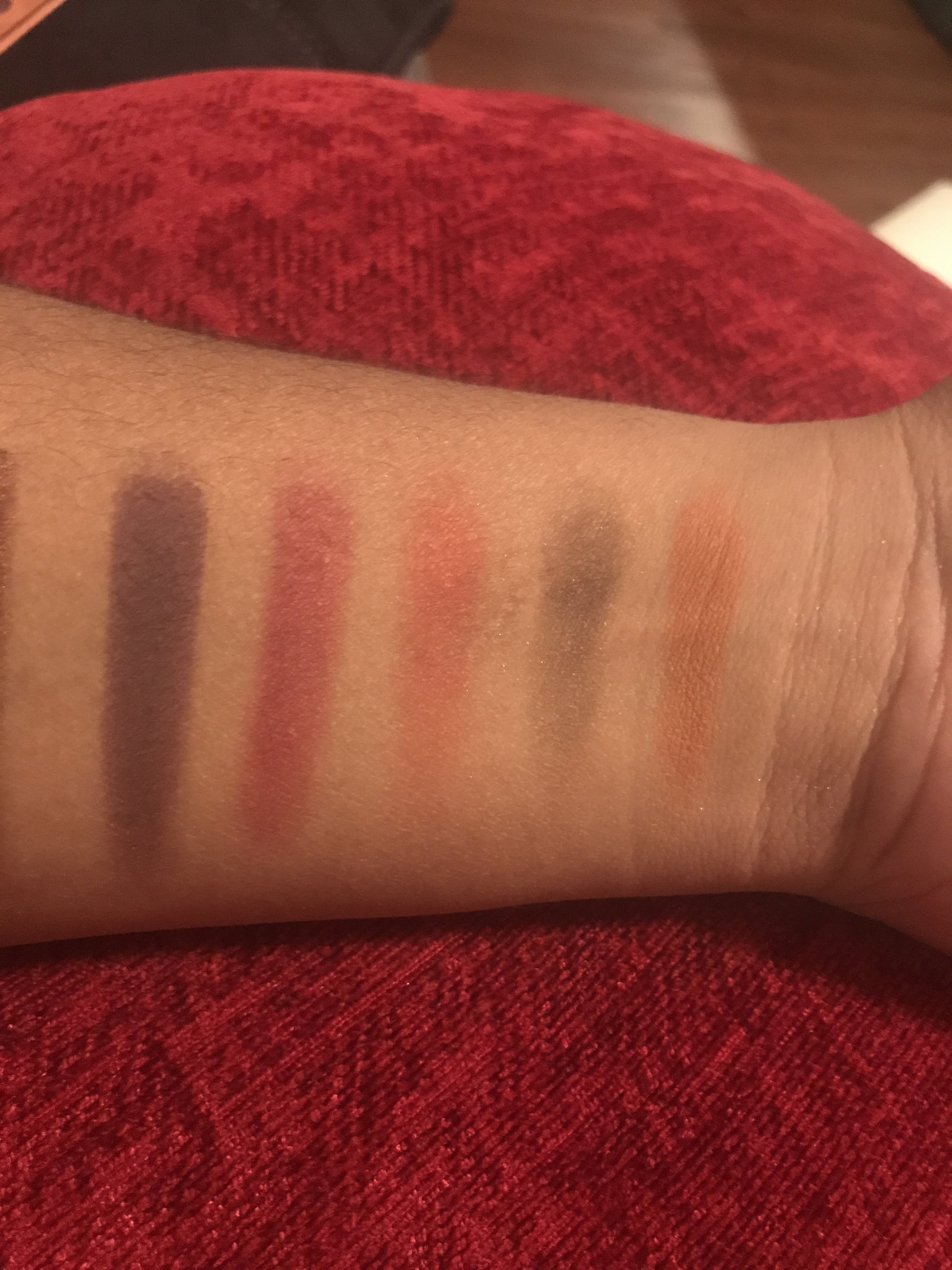  MATTES, with single swatch. No primer & no liquid.&nbsp; 